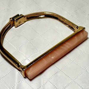 Bracelet with pink veined stone and magnetic clasp